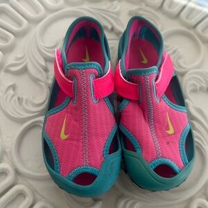 NIKE  toddlers 9c WATER SHOES PINK & Aqua, Velcro closure EUC